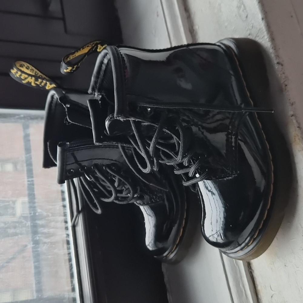 Dr. Martens Toddler 1460 Patent Leather Lace Up Boots - Picture 2 of 11